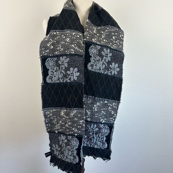 EUC Guillaumede Mons Paris Women’s Scarf - Picture 1 of 7